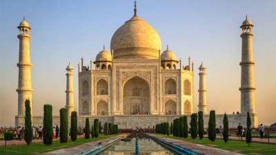 From Delhi: Private Sunrise Taj Mahal Tour by Car