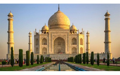 From Delhi: Private Sunrise Taj Mahal Tour by Car
